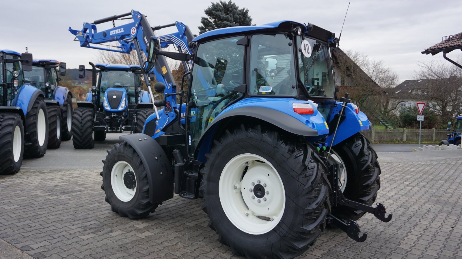 Traktor Türe ait New Holland T 4.55 inkl. STOLL Frontlader, Neumaschine içinde Rötz (resim 13)