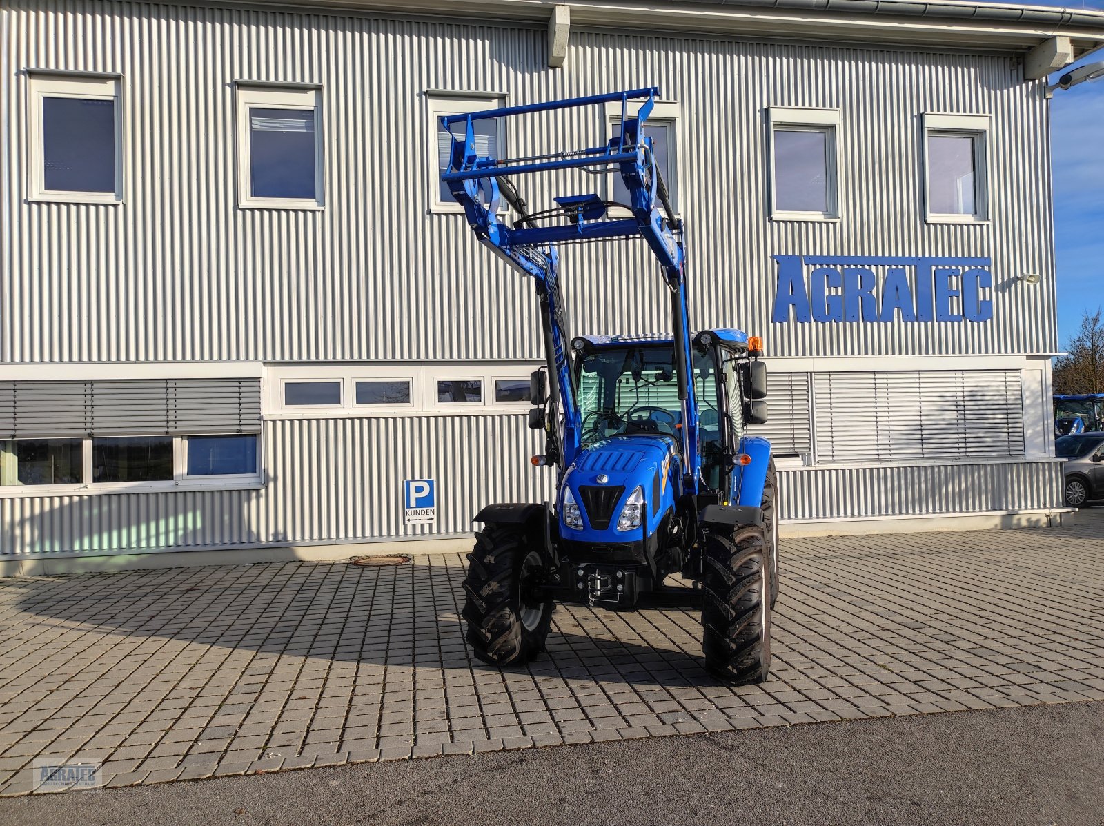 Traktor typu New Holland T 4.55 S, Neumaschine v Salching bei Straubing (Obrázek 3)