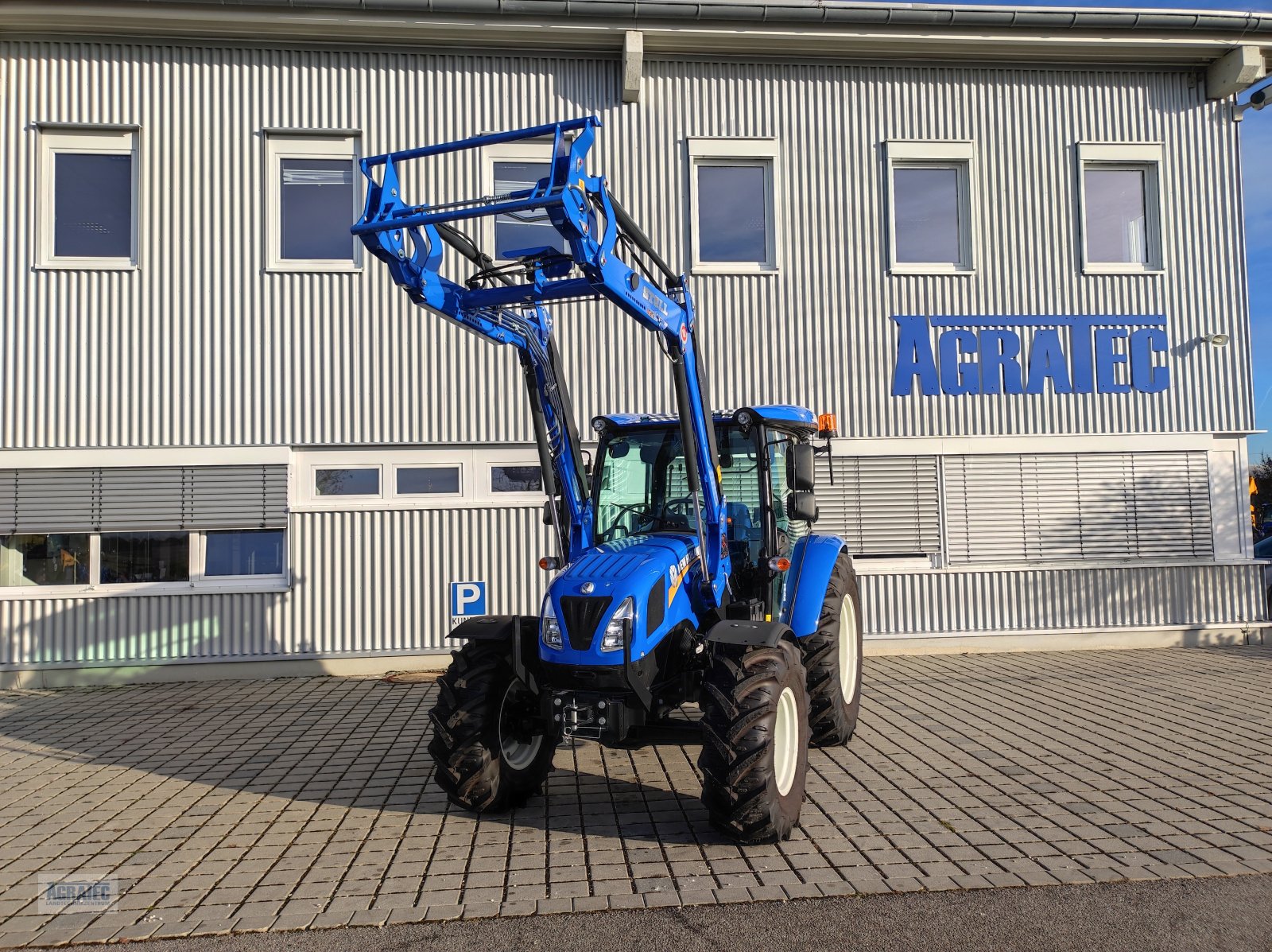 Traktor del tipo New Holland T 4.55 S, Neumaschine In Salching bei Straubing (Immagine 2)