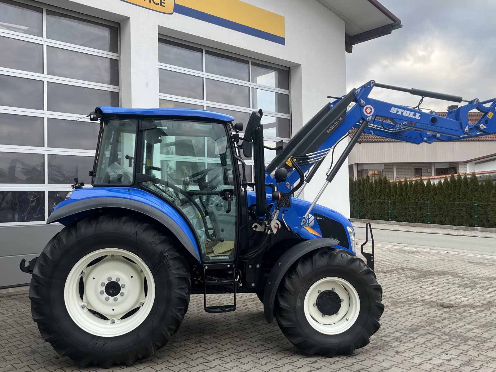 Traktor du type New Holland T 4.55, Neumaschine en Gerzen (Photo 2)