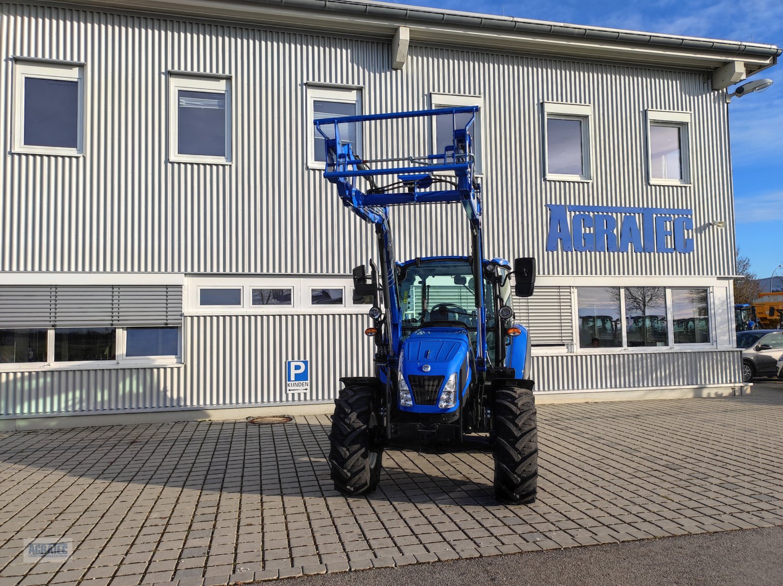 Traktor του τύπου New Holland T 4.55, Neumaschine σε Salching bei Straubing (Φωτογραφία 3)