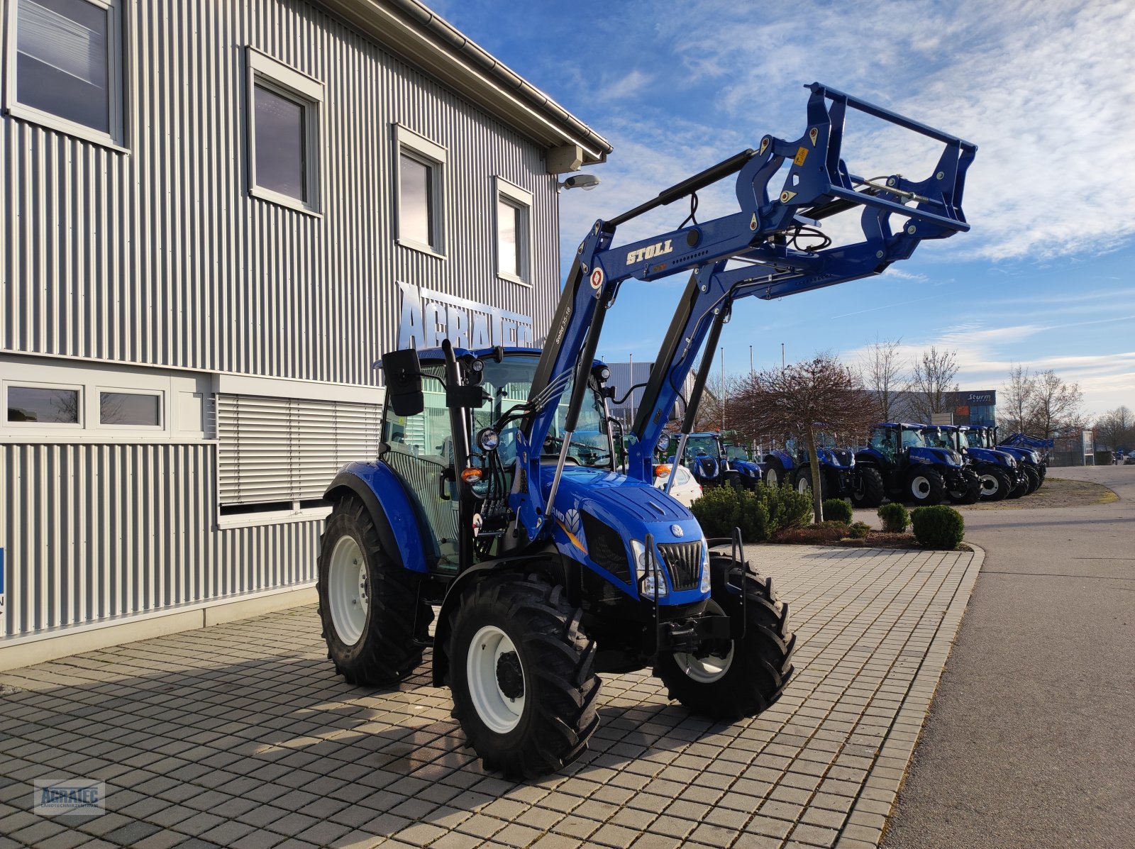 Traktor του τύπου New Holland T 4.55, Neumaschine σε Salching bei Straubing (Φωτογραφία 4)