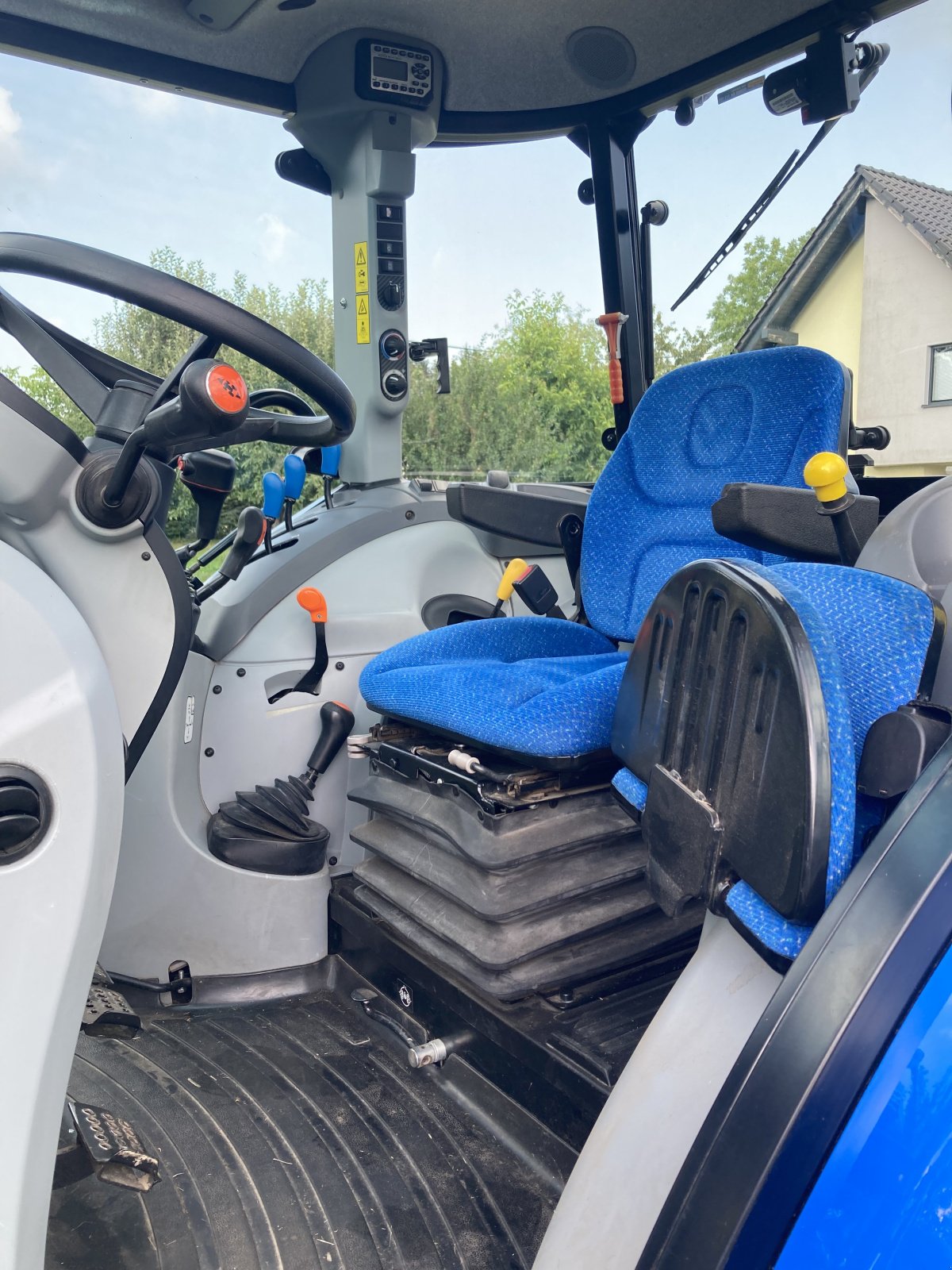 Traktor του τύπου New Holland T 4.55, Gebrauchtmaschine σε Zwickau (Φωτογραφία 2)