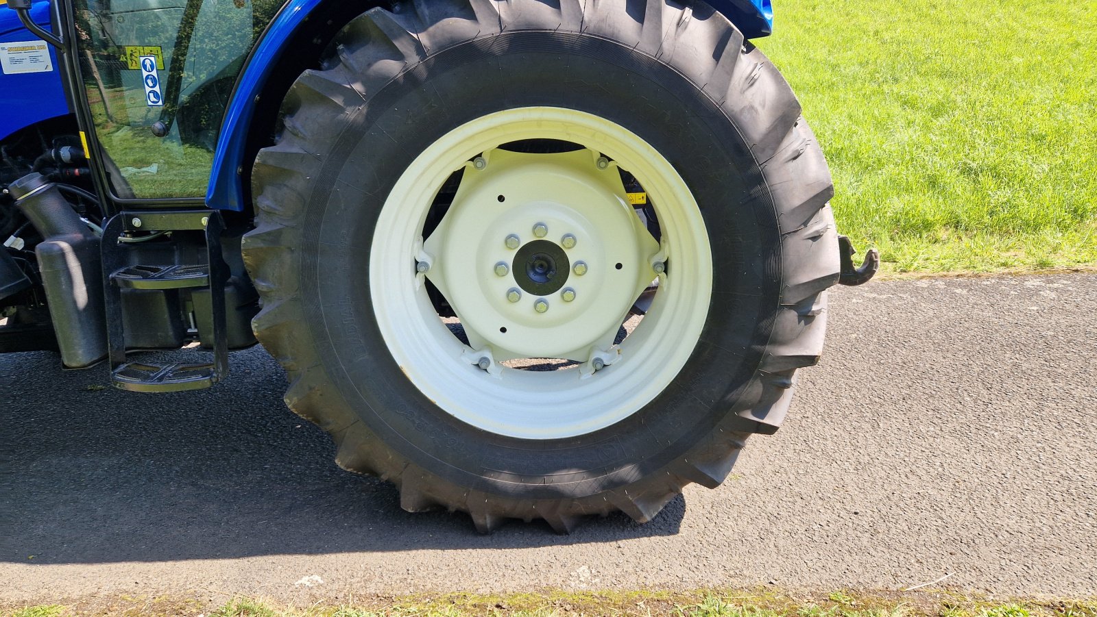 Traktor of the type New Holland T 4.55, Gebrauchtmaschine in Hohenahr (Picture 12)