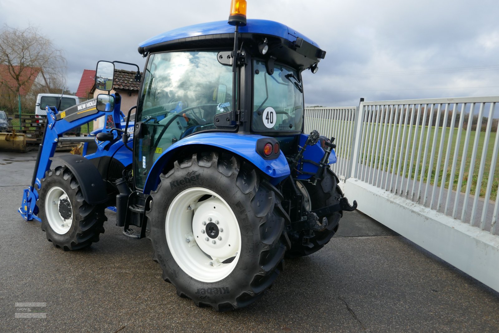 Traktor типа New Holland T 4.55S. Bj. 21. Erst 156 Std. Mit fabrikneuen Stoll Industriefrontlader., Gebrauchtmaschine в Langenzenn (Фотография 4)