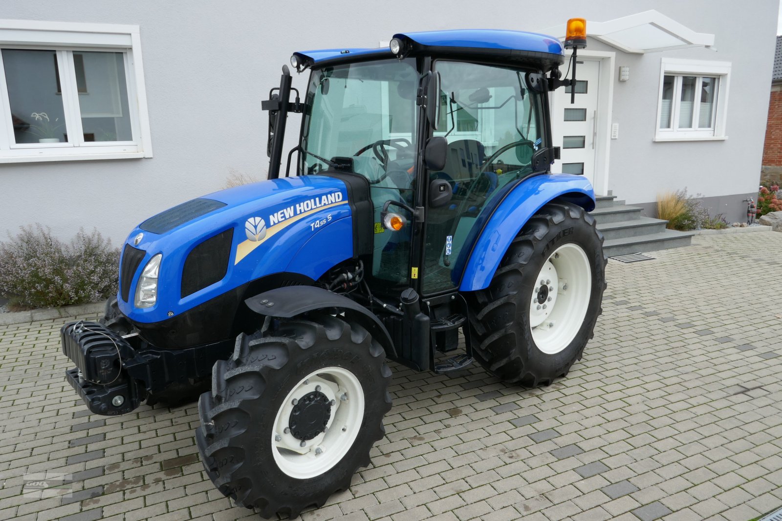 Traktor des Typs New Holland T 4.55S "Wie NEU" Bj.'21. Erst 150 Std. Mit Klima, Gebrauchtmaschine in Langenzenn (Bild 1)