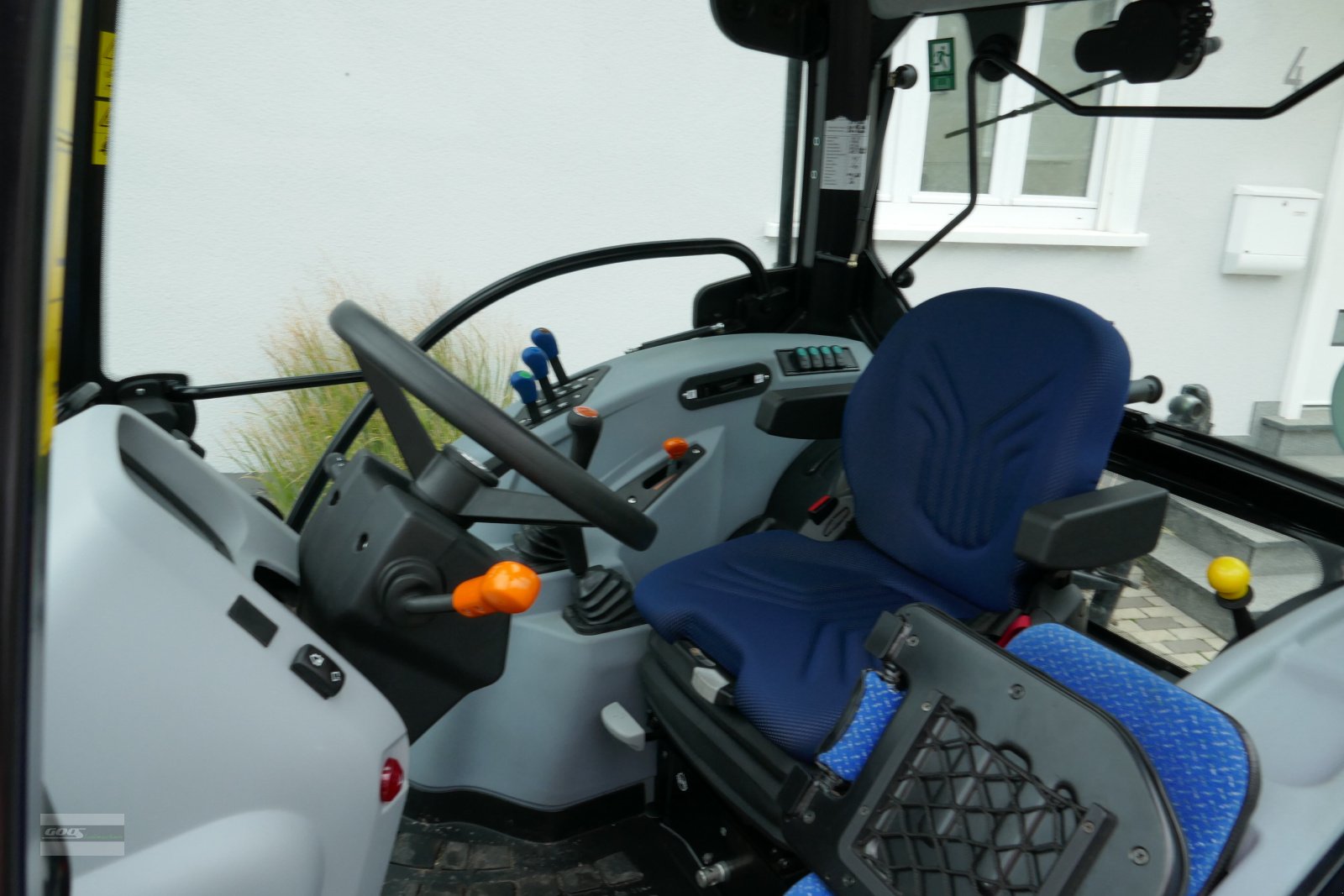 Traktor типа New Holland T 4.55S "Wie NEU" Bj.'21. Erst 150 Std. Mit Klima, Gebrauchtmaschine в Langenzenn (Фотография 8)