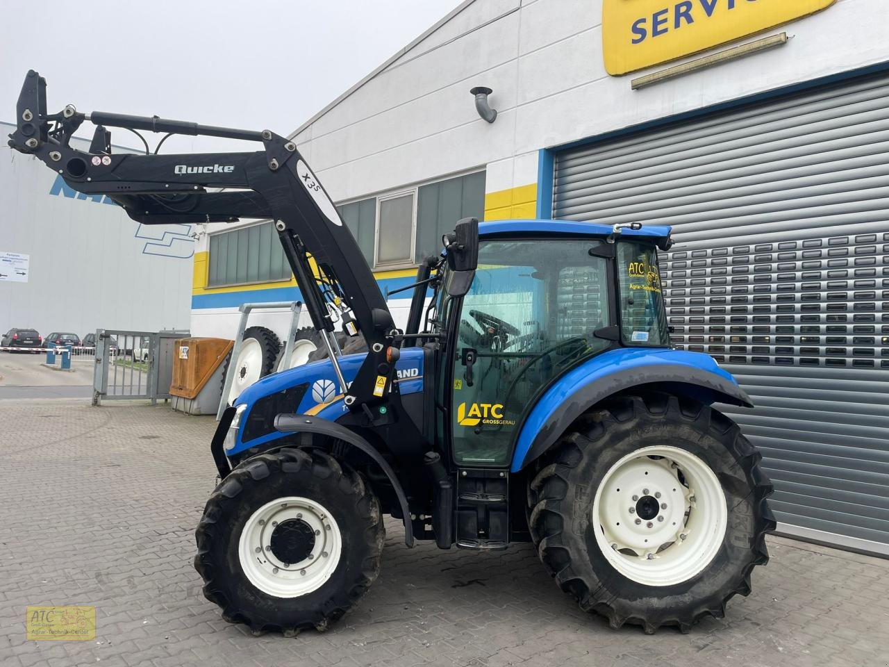 Traktor van het type New Holland T 4.65 CAB, Gebrauchtmaschine in Groß-Gerau (Foto 2)