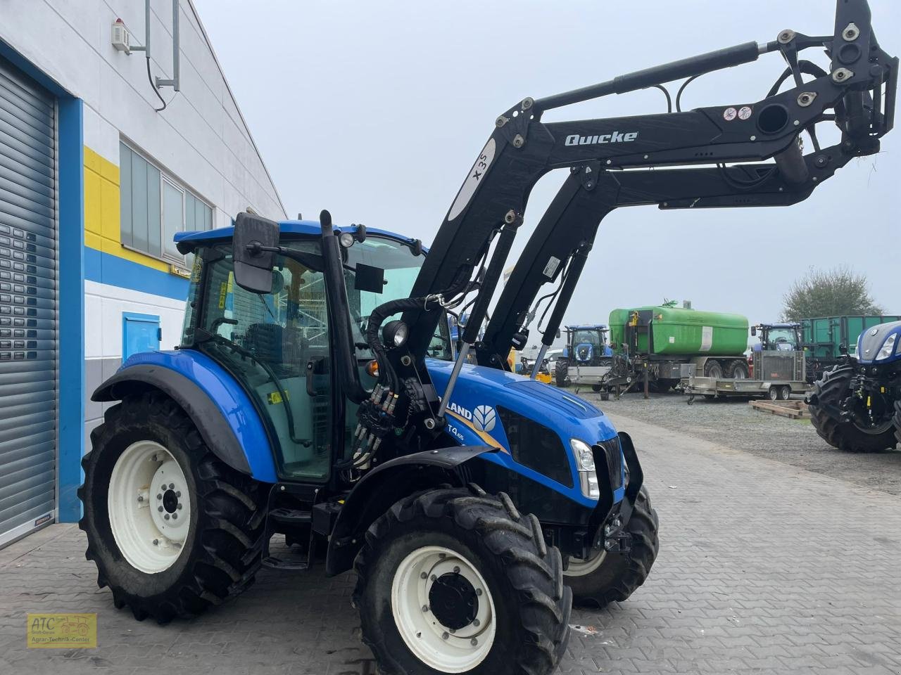 Traktor van het type New Holland T 4.65 CAB, Gebrauchtmaschine in Groß-Gerau (Foto 3)