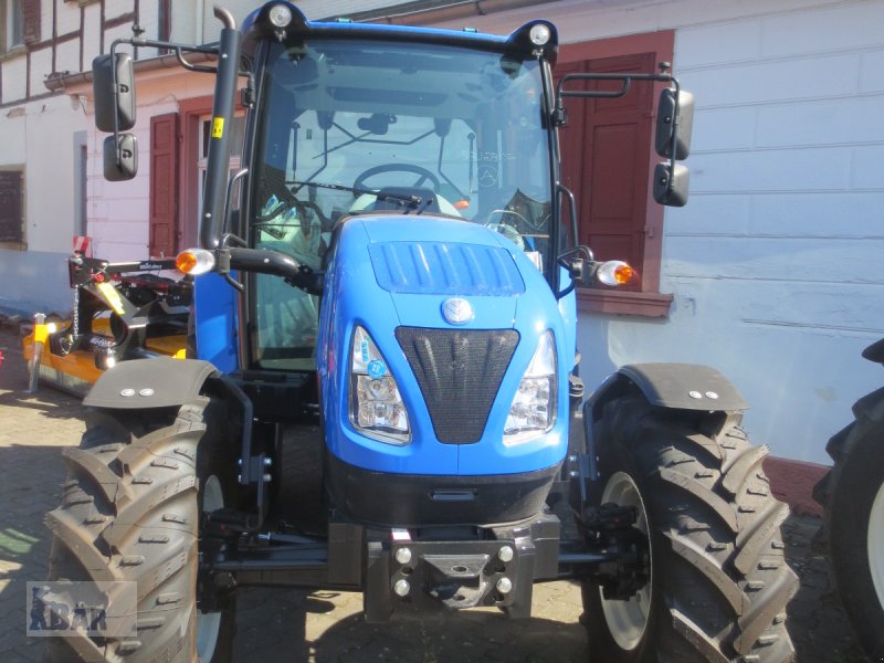 Traktor of the type New Holland T 4.65 S, Neumaschine in Neuried - Altenheim (Picture 1)