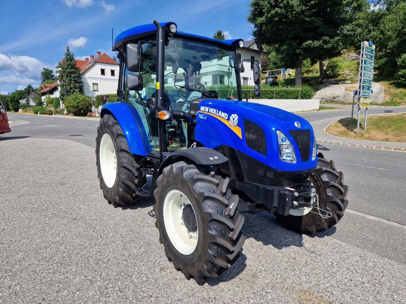 Traktor des Typs New Holland T 4.65S, Neumaschine in Bad Traunstein (Bild 1)