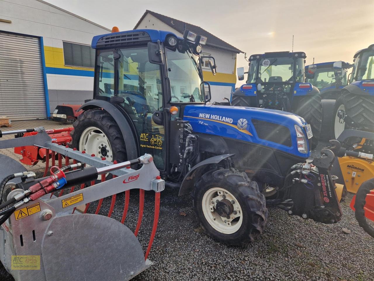 Traktor van het type New Holland T 4.75 N, Gebrauchtmaschine in Groß-Gerau (Foto 4)