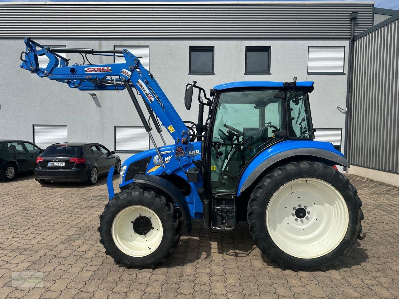 Traktor of the type New Holland T 4.75 Powerstar, Gebrauchtmaschine in Coppenbruegge (Picture 2)