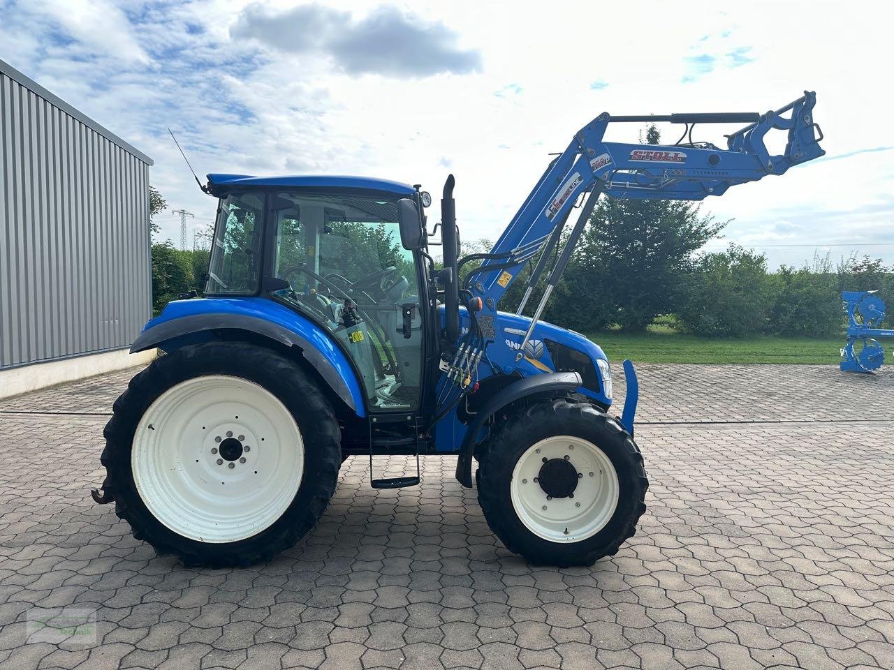 Traktor of the type New Holland T 4.75 Powerstar, Gebrauchtmaschine in Coppenbruegge (Picture 7)