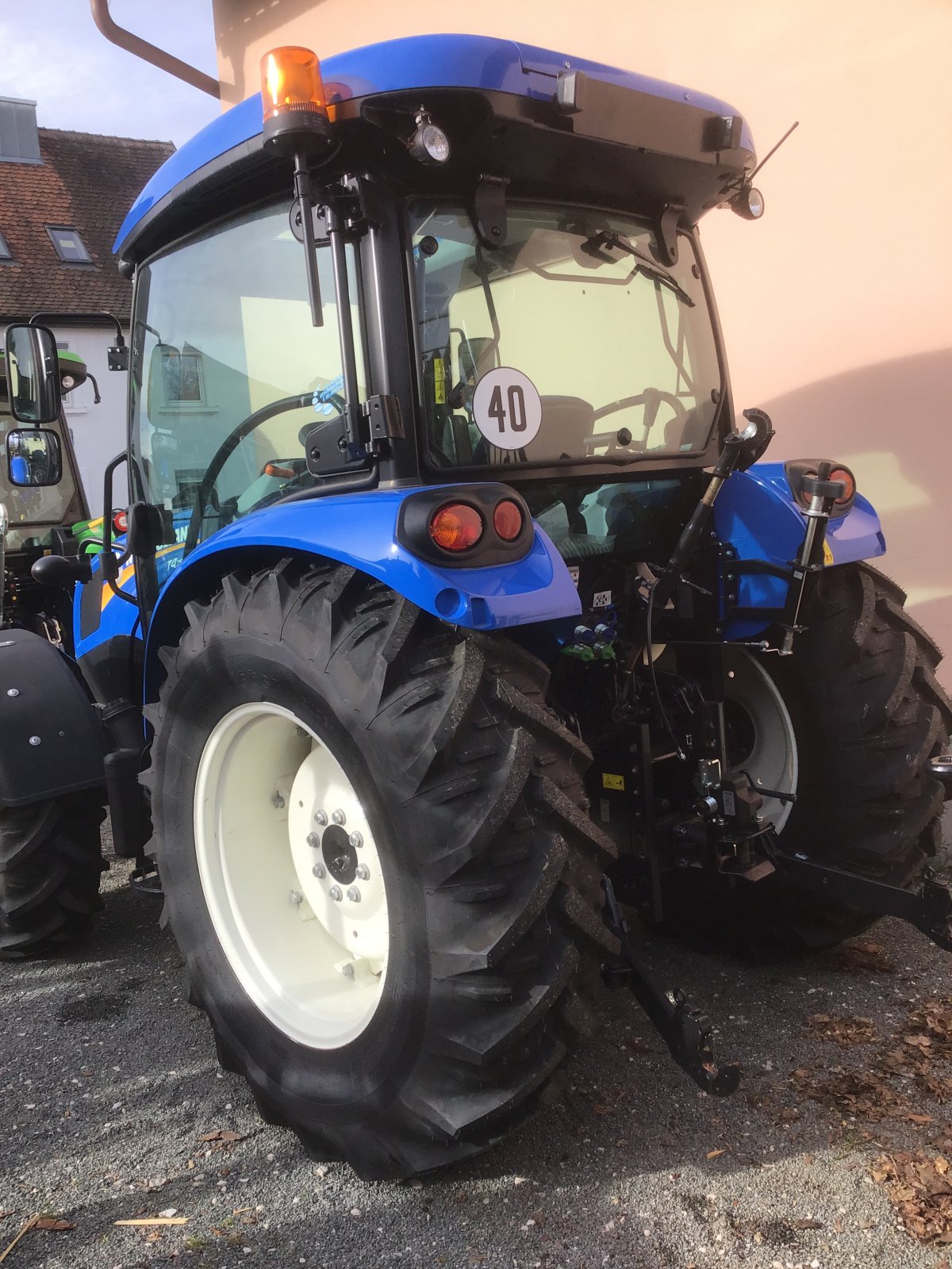 Traktor of the type New Holland T 4.75 S, Neumaschine in Hagenbüchach (Picture 2)