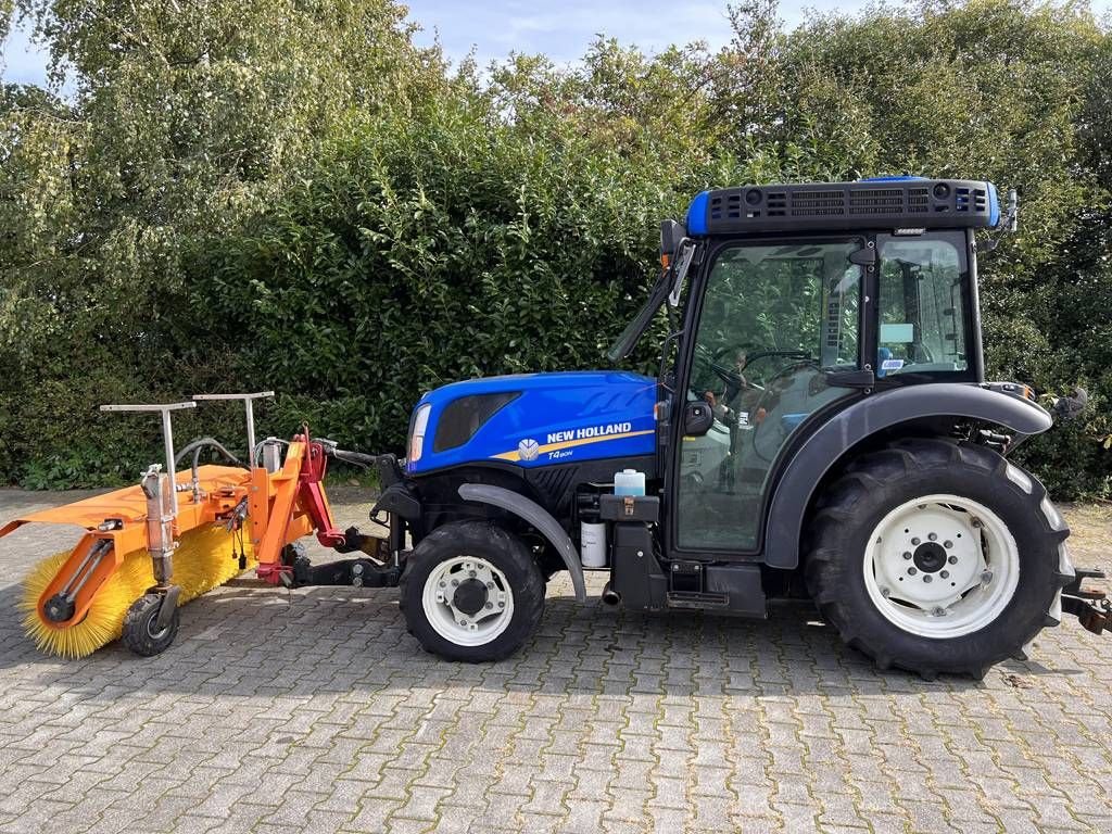 Traktor van het type New Holland T 4.80 N, Gebrauchtmaschine in Luttenberg (Foto 2)