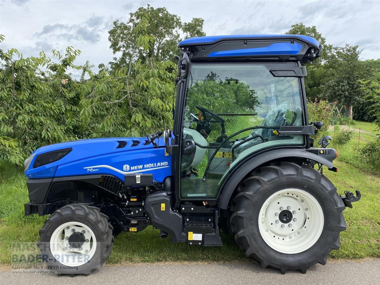 Traktor tipa New Holland T 4.80 v CAB STAGE V, Neumaschine u Freiburg (Slika 1)