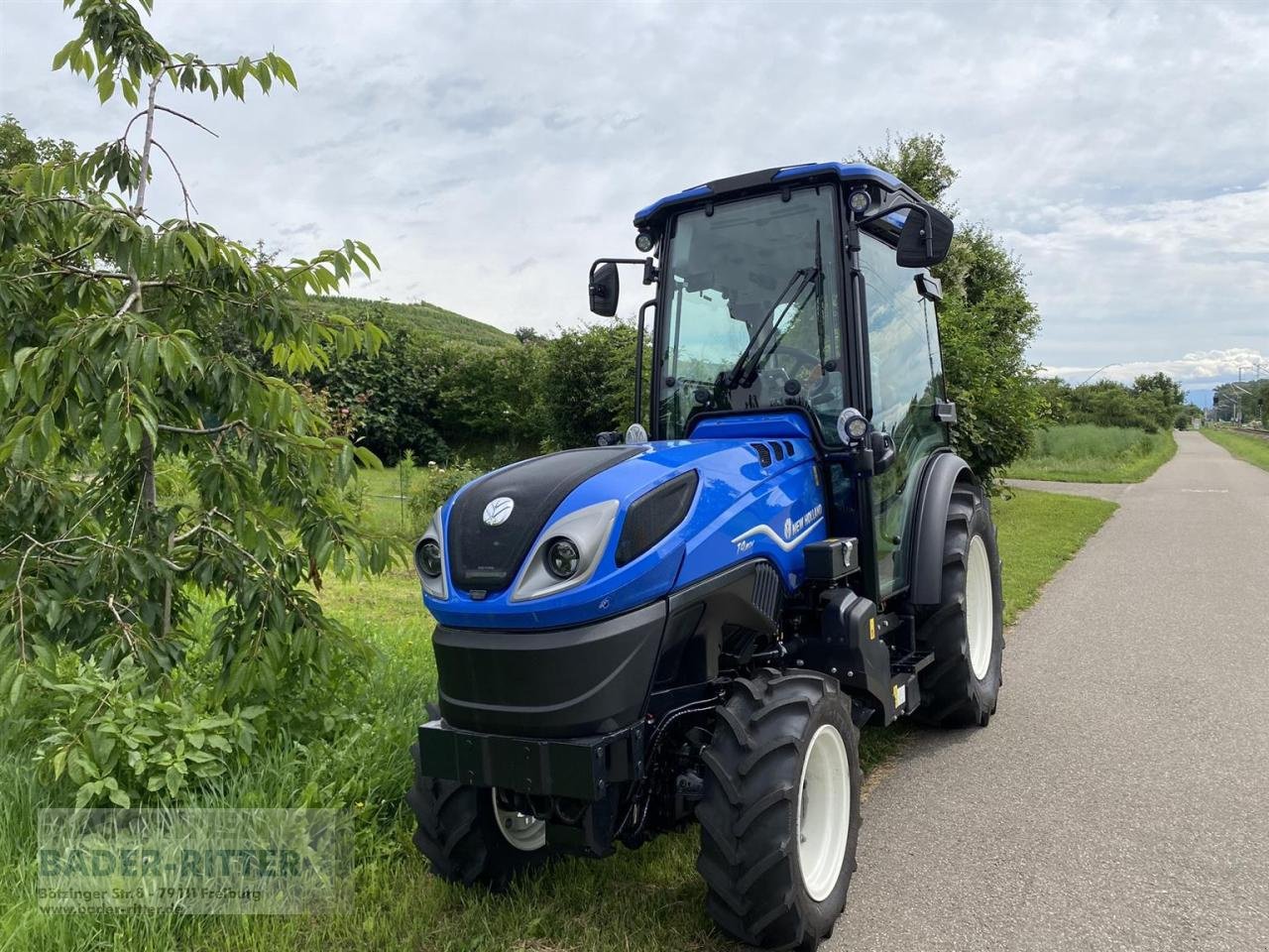 Traktor του τύπου New Holland T 4.80 v CAB STAGE V, Neumaschine σε Freiburg (Φωτογραφία 2)