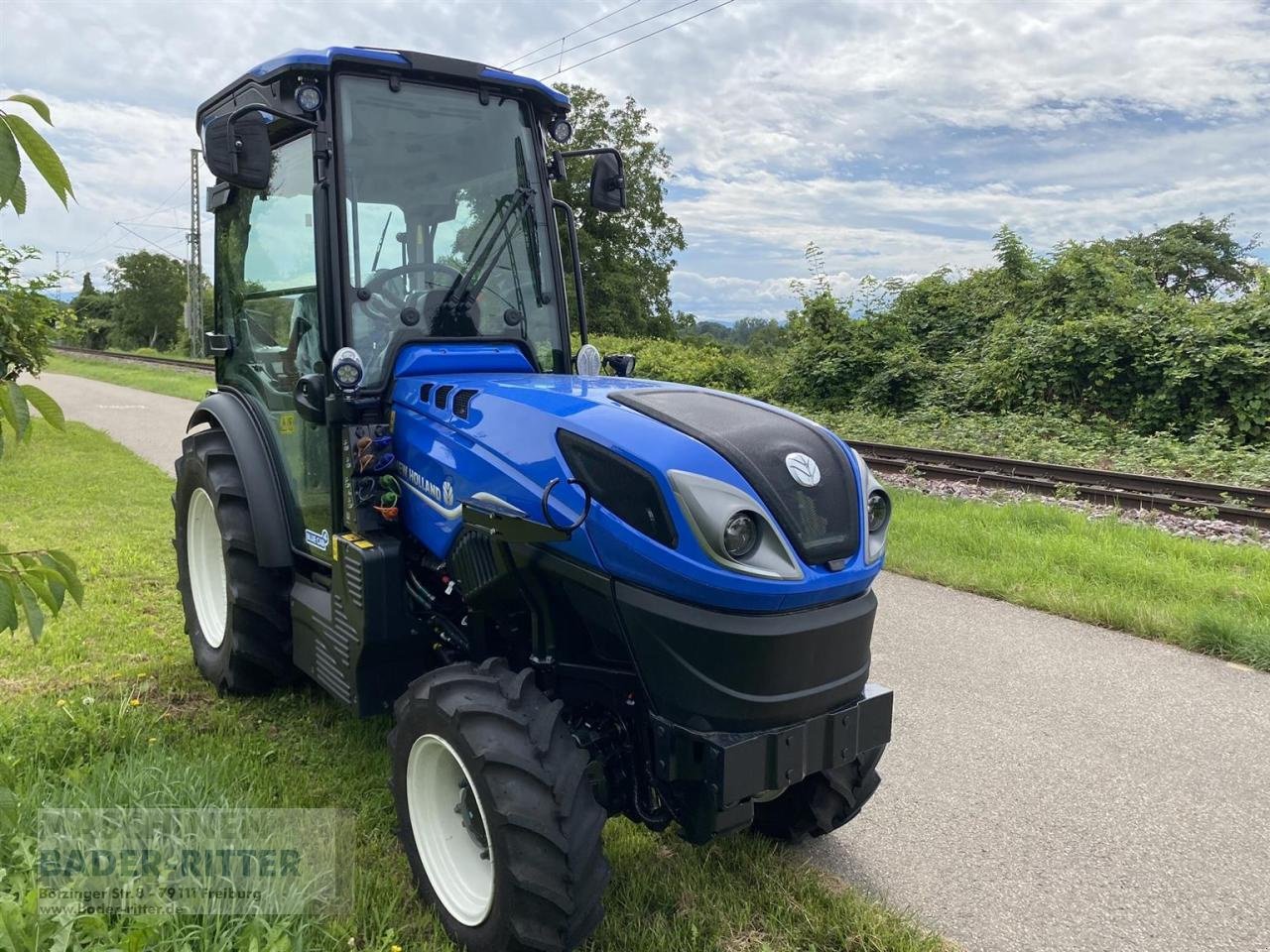 Traktor του τύπου New Holland T 4.80 v CAB STAGE V, Neumaschine σε Freiburg (Φωτογραφία 3)