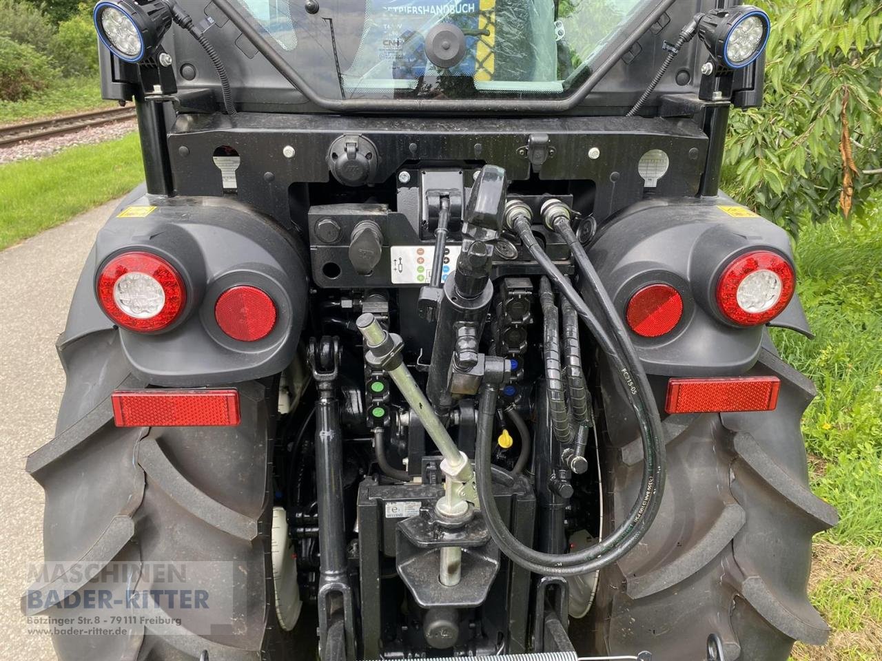 Traktor des Typs New Holland T 4.80 v CAB STAGE V, Neumaschine in Freiburg (Bild 7)