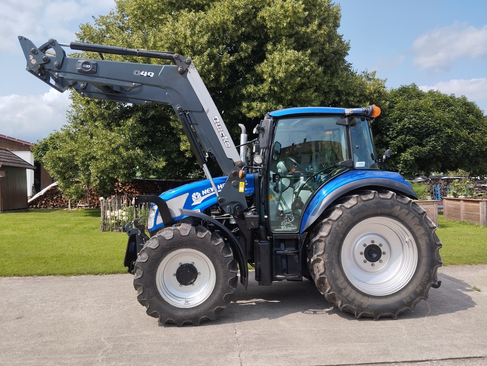 Traktor of the type New Holland T 4.95, Gebrauchtmaschine in Kraiburg (Picture 1)