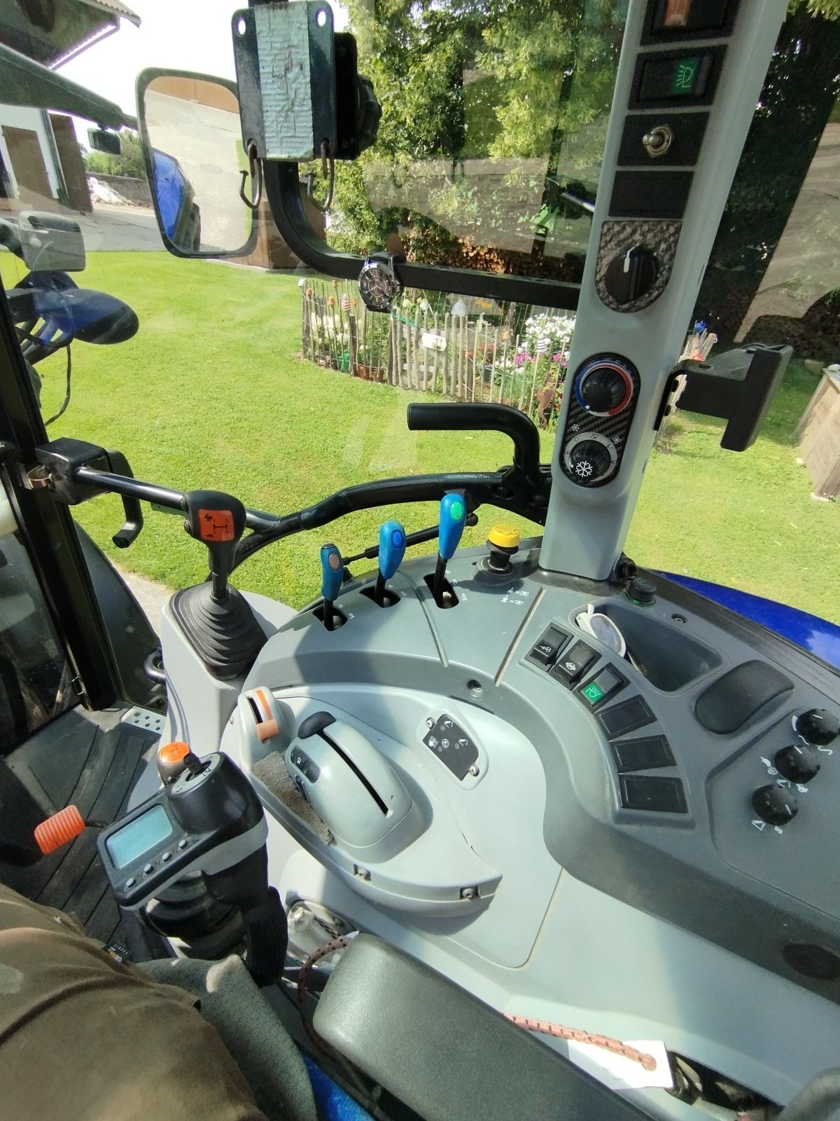 Traktor del tipo New Holland T 4.95, Gebrauchtmaschine en Kraiburg (Imagen 14)