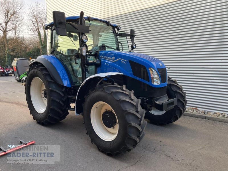 Traktor of the type New Holland T 5.100 DC 1,5, Neumaschine in Freiburg (Picture 1)