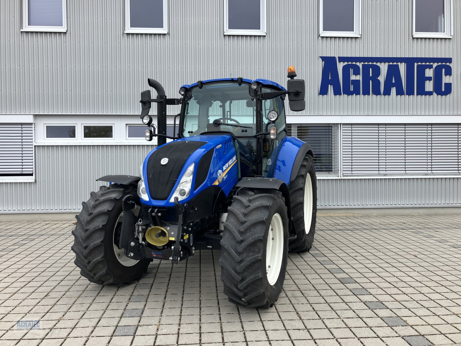 Traktor of the type New Holland T 5.100 ElectroCommand, Gebrauchtmaschine in Salching bei Straubing (Picture 1)