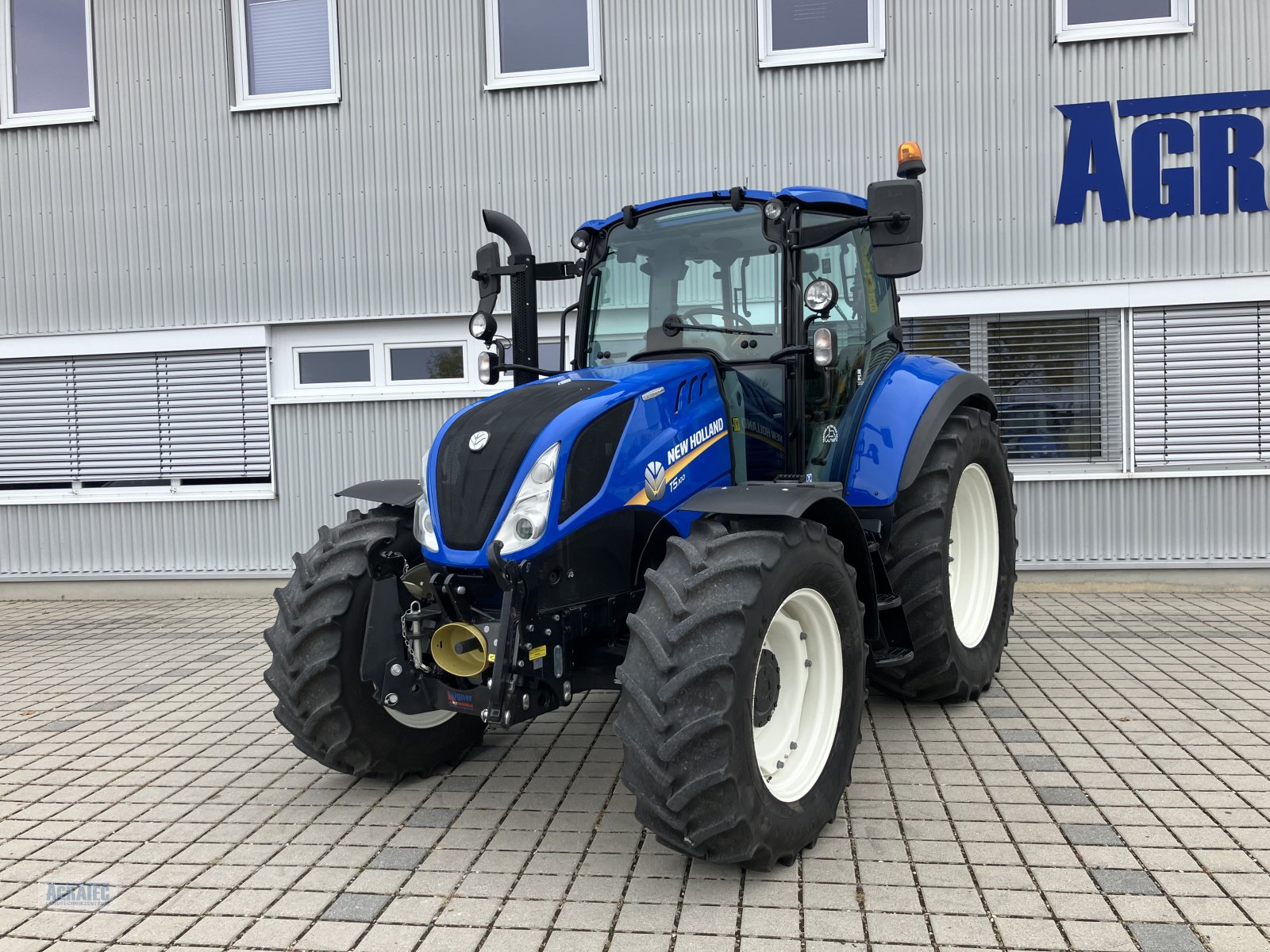 Traktor des Typs New Holland T 5.100 ElectroCommand, Gebrauchtmaschine in Salching bei Straubing (Bild 2)