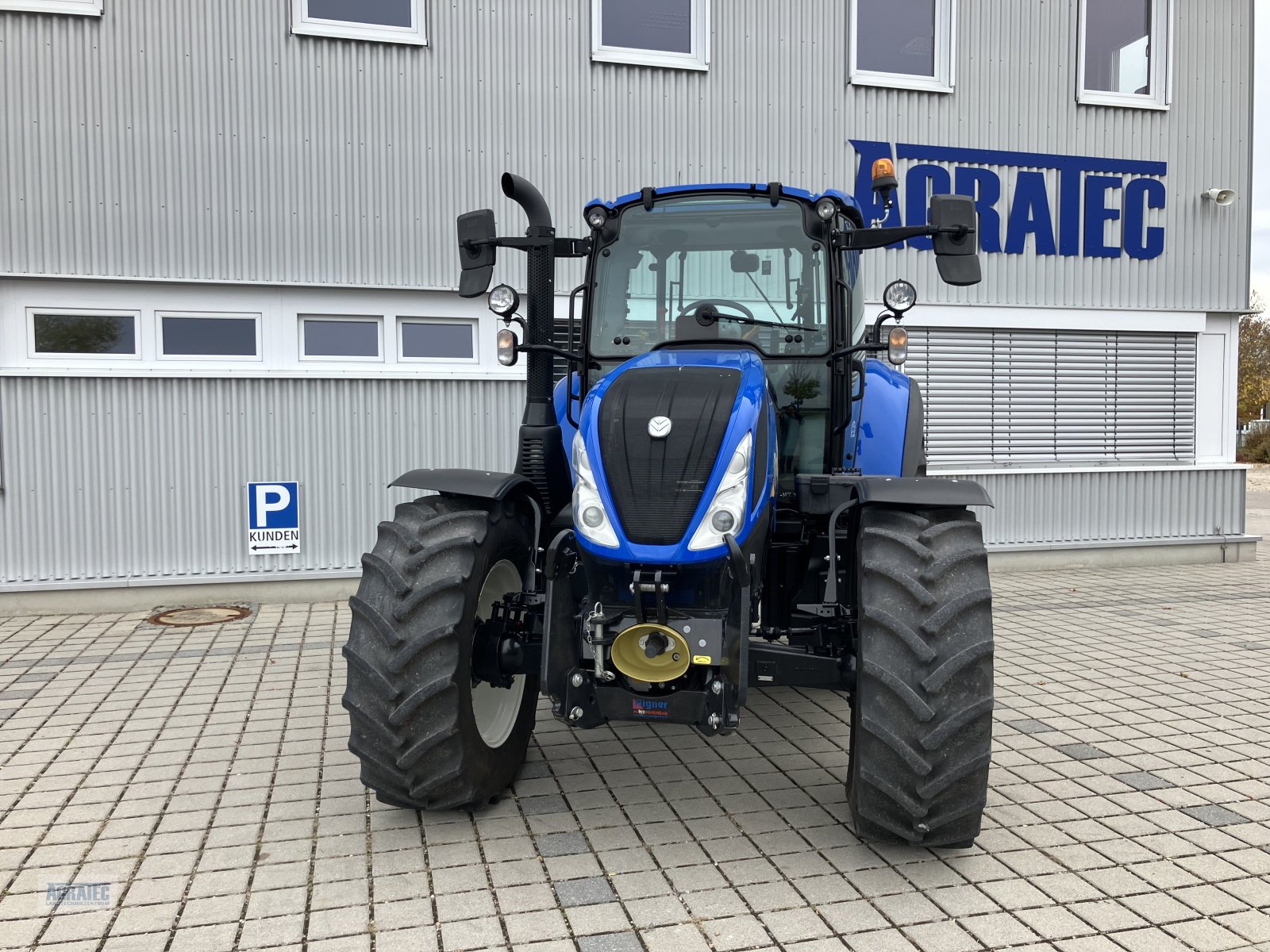 Traktor des Typs New Holland T 5.100 ElectroCommand, Gebrauchtmaschine in Salching bei Straubing (Bild 3)