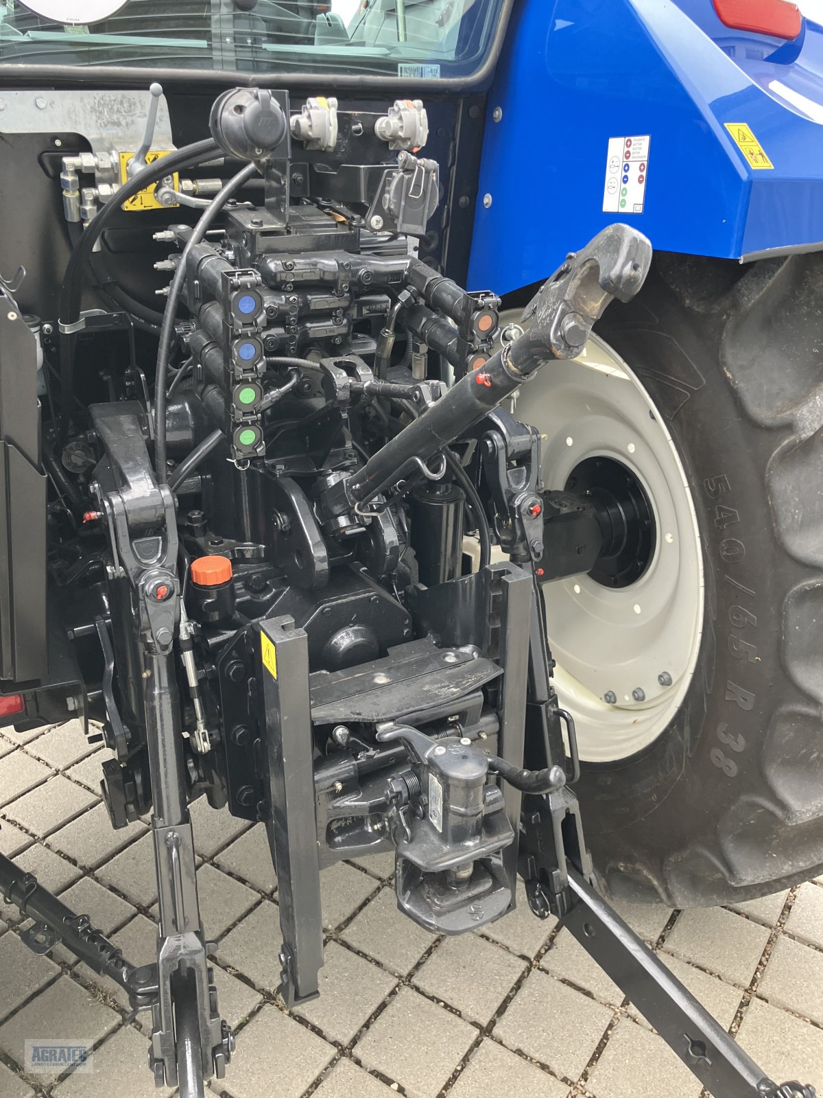 Traktor des Typs New Holland T 5.100 ElectroCommand, Gebrauchtmaschine in Salching bei Straubing (Bild 8)