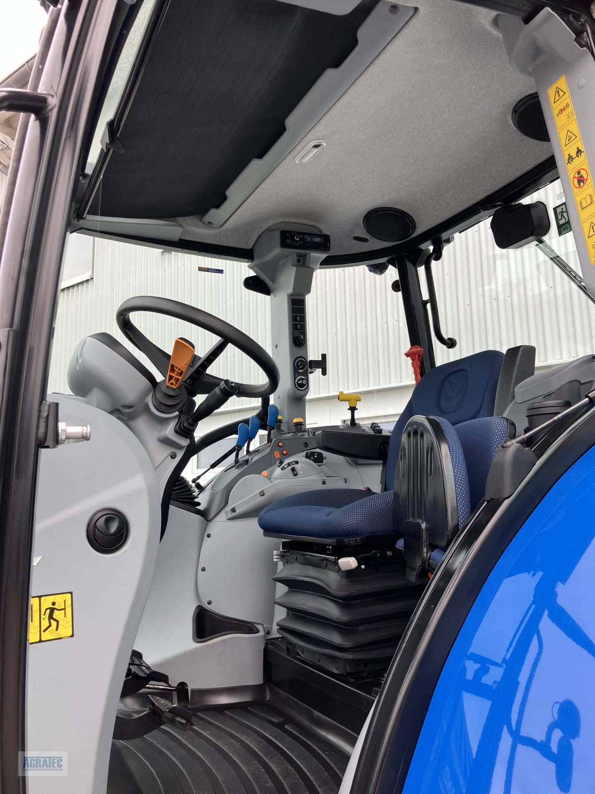 Traktor от тип New Holland T 5.100 ElectroCommand, Gebrauchtmaschine в Salching bei Straubing (Снимка 11)