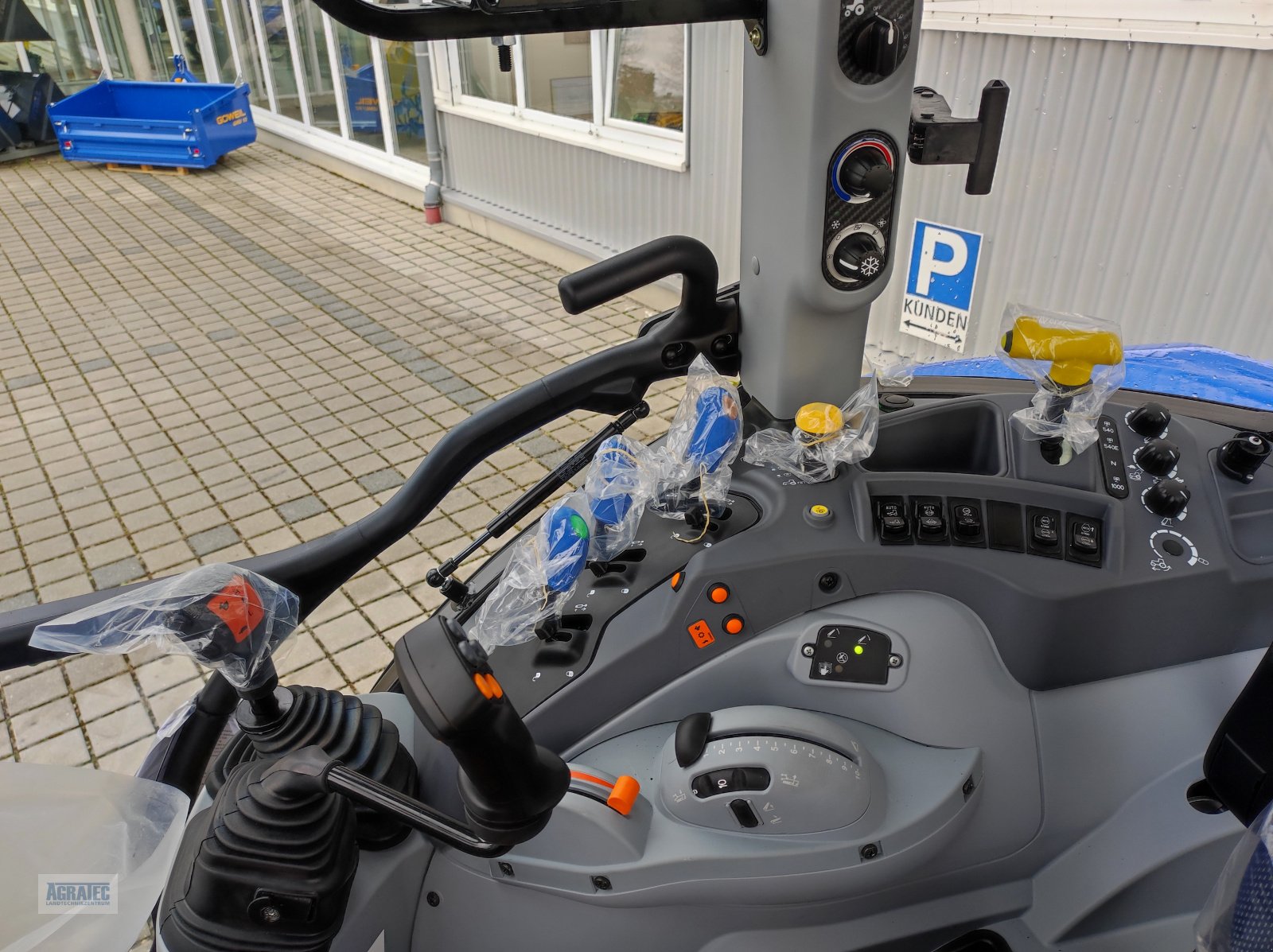 Traktor du type New Holland T 5.100 ElectroCommand, Neumaschine en Salching bei Straubing (Photo 11)