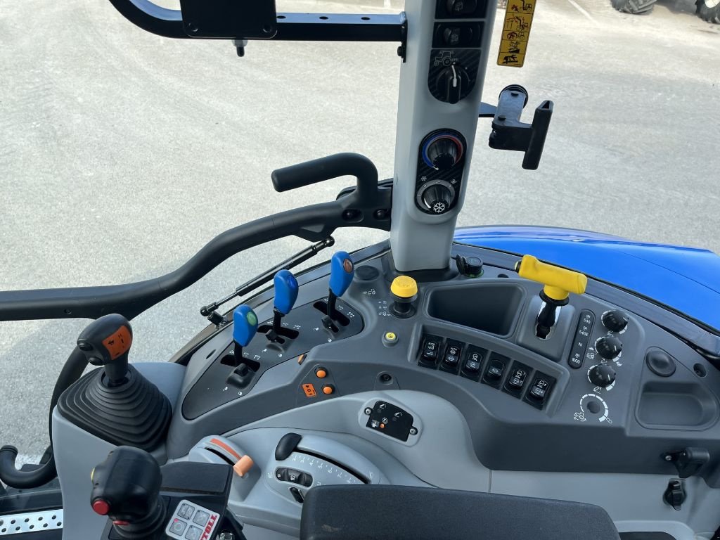 Traktor des Typs New Holland T 5.100, Gebrauchtmaschine in Montauban (Bild 7)