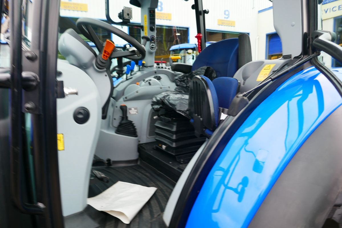 Traktor van het type New Holland T 5.105, Neumaschine in Villach (Foto 11)