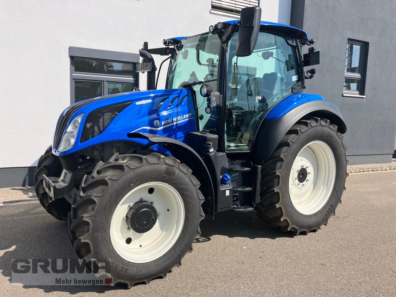 Traktor van het type New Holland T 5.110 AC, Neumaschine in Friedberg-Derching (Foto 1)