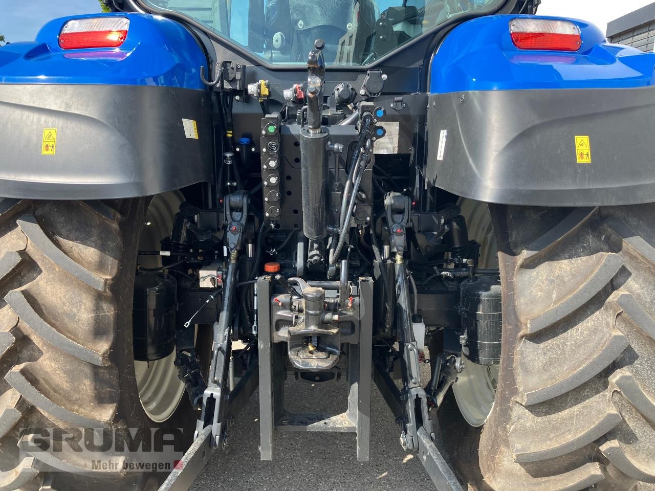 Traktor des Typs New Holland T 5.110 AC, Neumaschine in Friedberg-Derching (Bild 5)