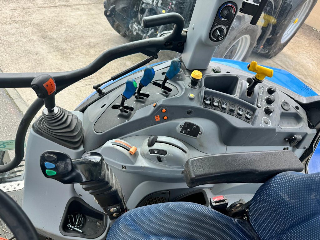 Traktor Türe ait New Holland T 5.110 EC, Gebrauchtmaschine içinde Saint-Nabord (resim 11)