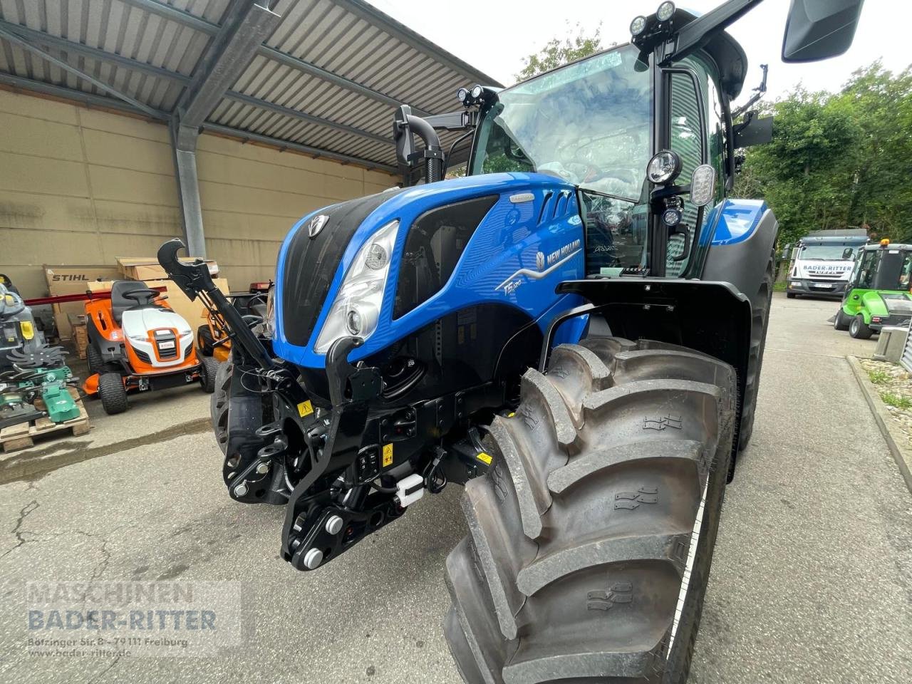 Traktor of the type New Holland T 5.120 DC, Neumaschine in Freiburg (Picture 4)