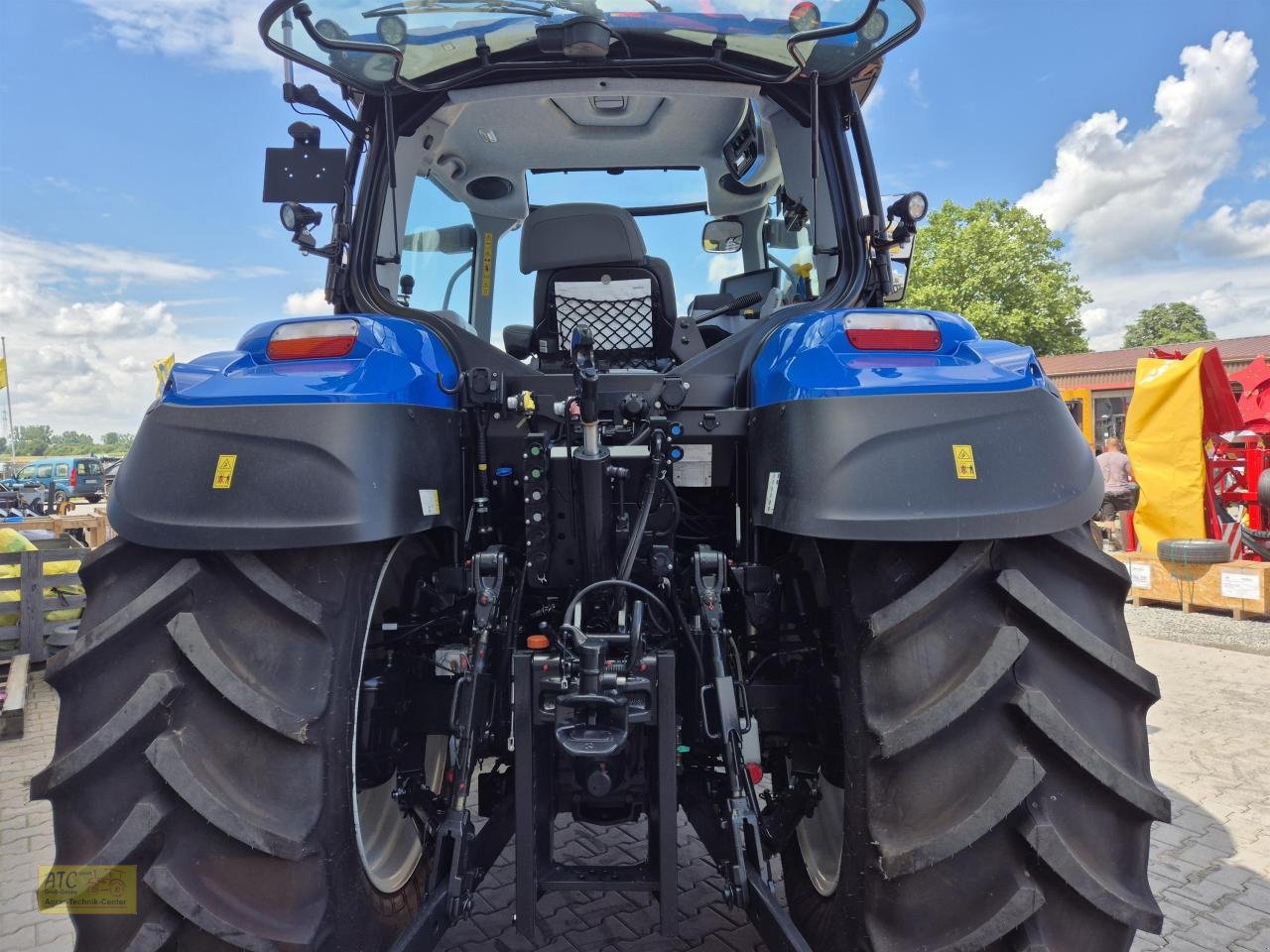 Traktor Türe ait New Holland T 5.140 AC, Neumaschine içinde Groß-Gerau (resim 1)