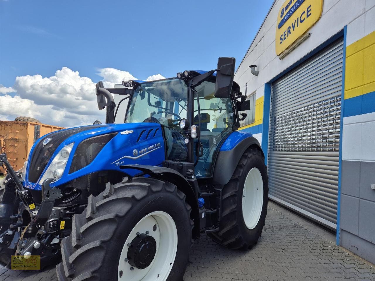 Traktor des Typs New Holland T 5.140 AC, Neumaschine in Groß-Gerau (Bild 3)