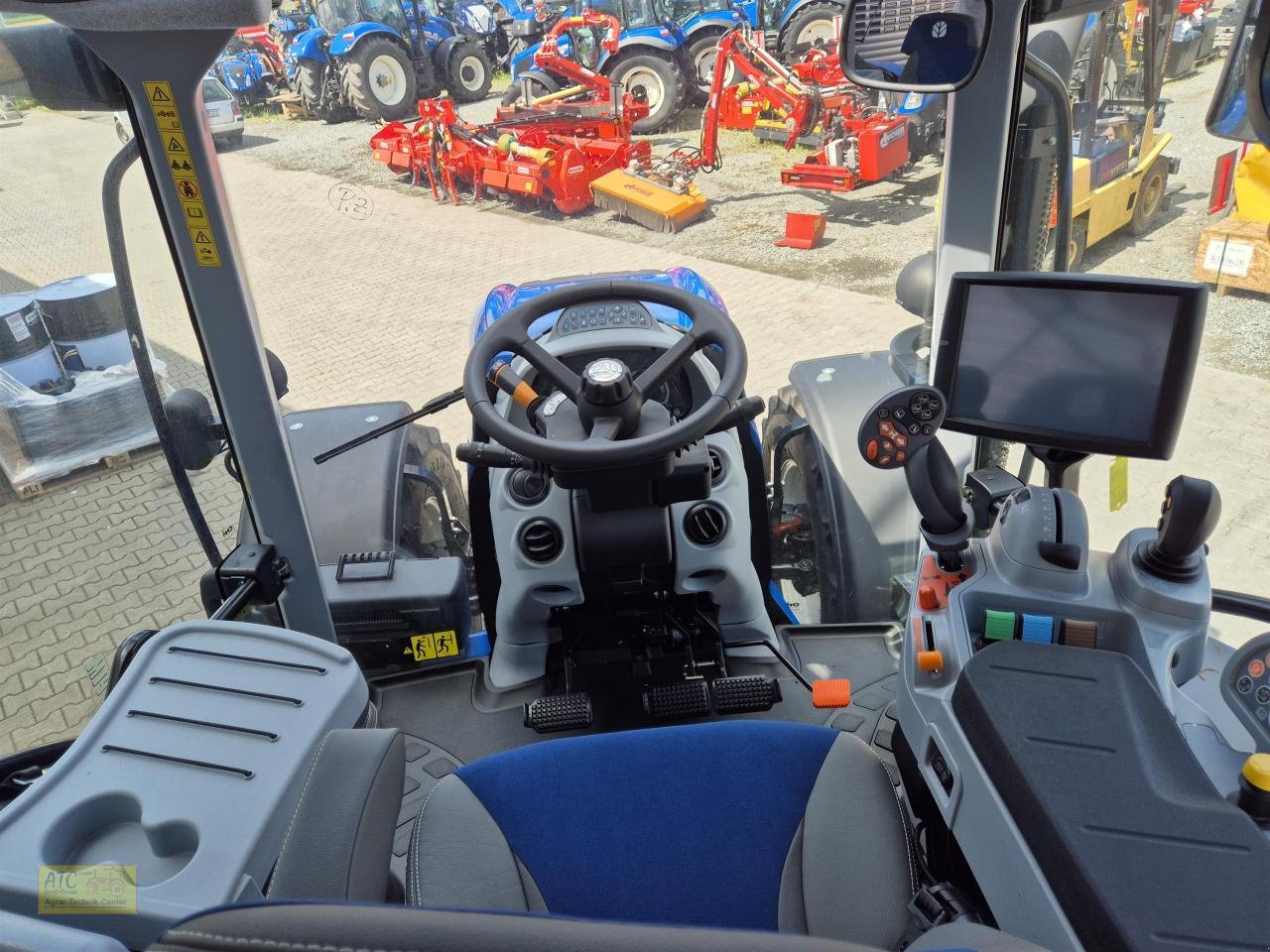 Traktor van het type New Holland T 5.140 AC, Neumaschine in Groß-Gerau (Foto 5)