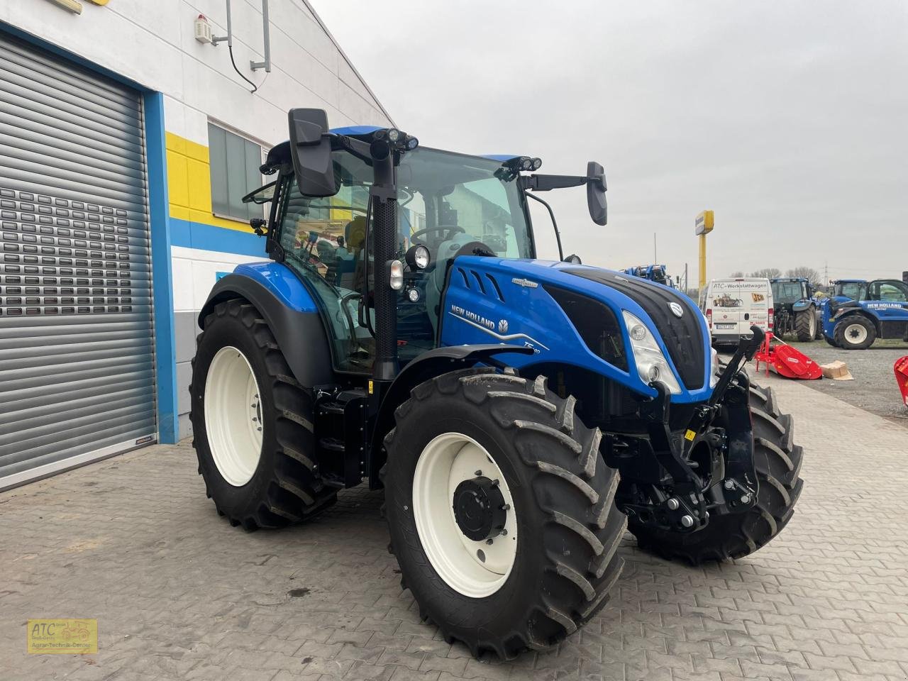 Traktor Türe ait New Holland T 5.140 AC, Neumaschine içinde Groß-Gerau (resim 2)