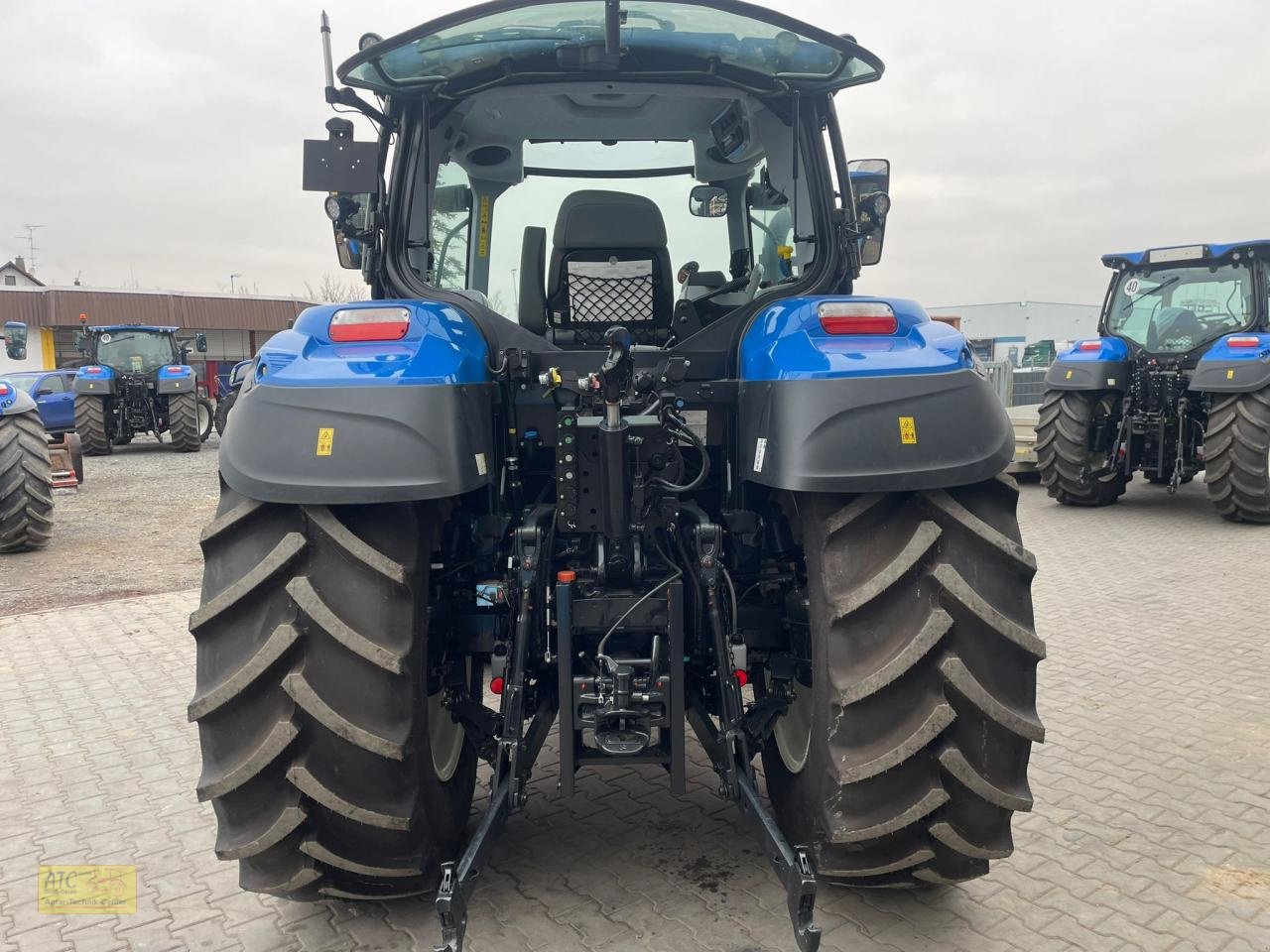 Traktor Türe ait New Holland T 5.140 AC, Neumaschine içinde Groß-Gerau (resim 3)