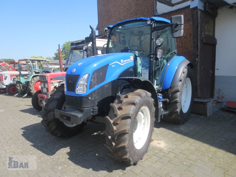 Traktor of the type New Holland T 5.80 DC, Neumaschine in Neuried - Altenheim (Picture 1)