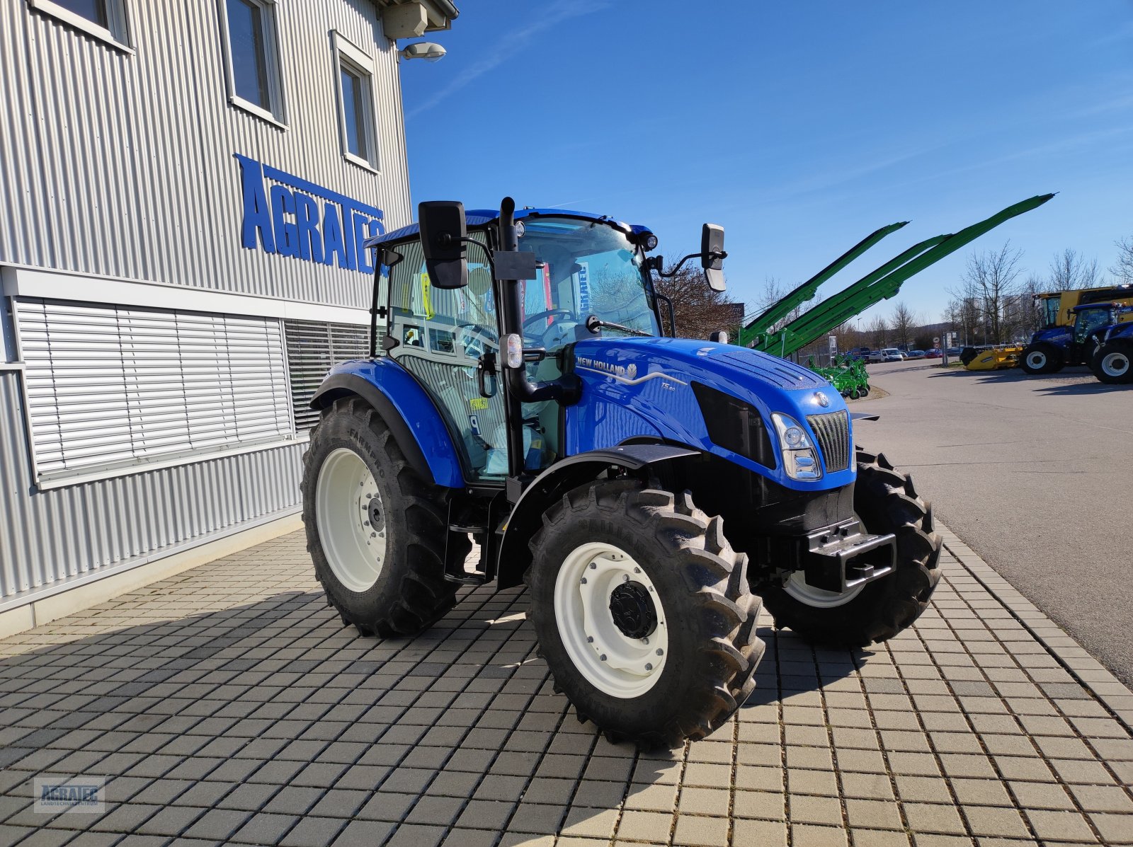 Traktor van het type New Holland T 5.80, Neumaschine in Salching bei Straubing (Foto 5)