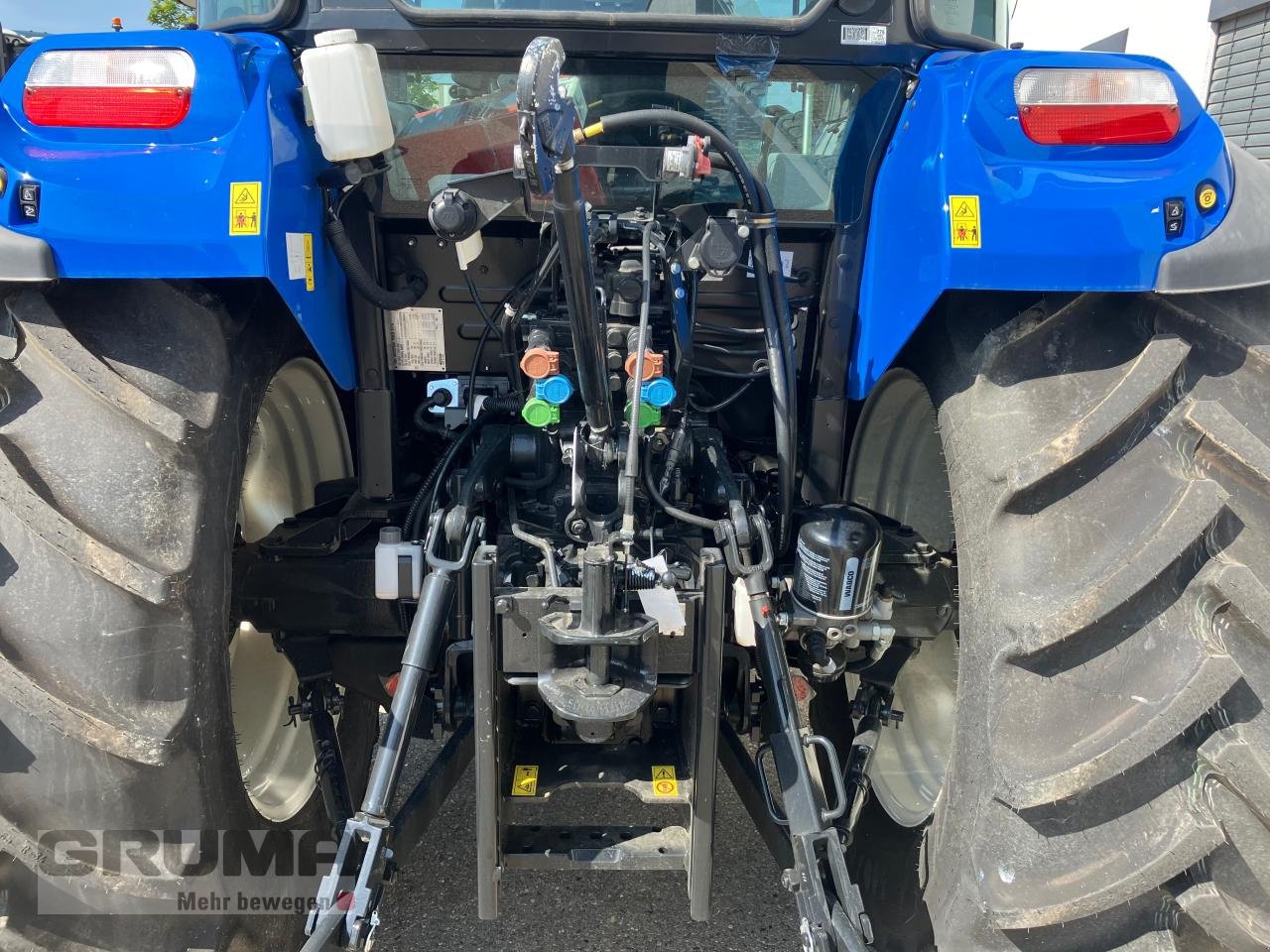 Traktor типа New Holland T 5.90 DC, Neumaschine в Friedberg-Derching (Фотография 5)