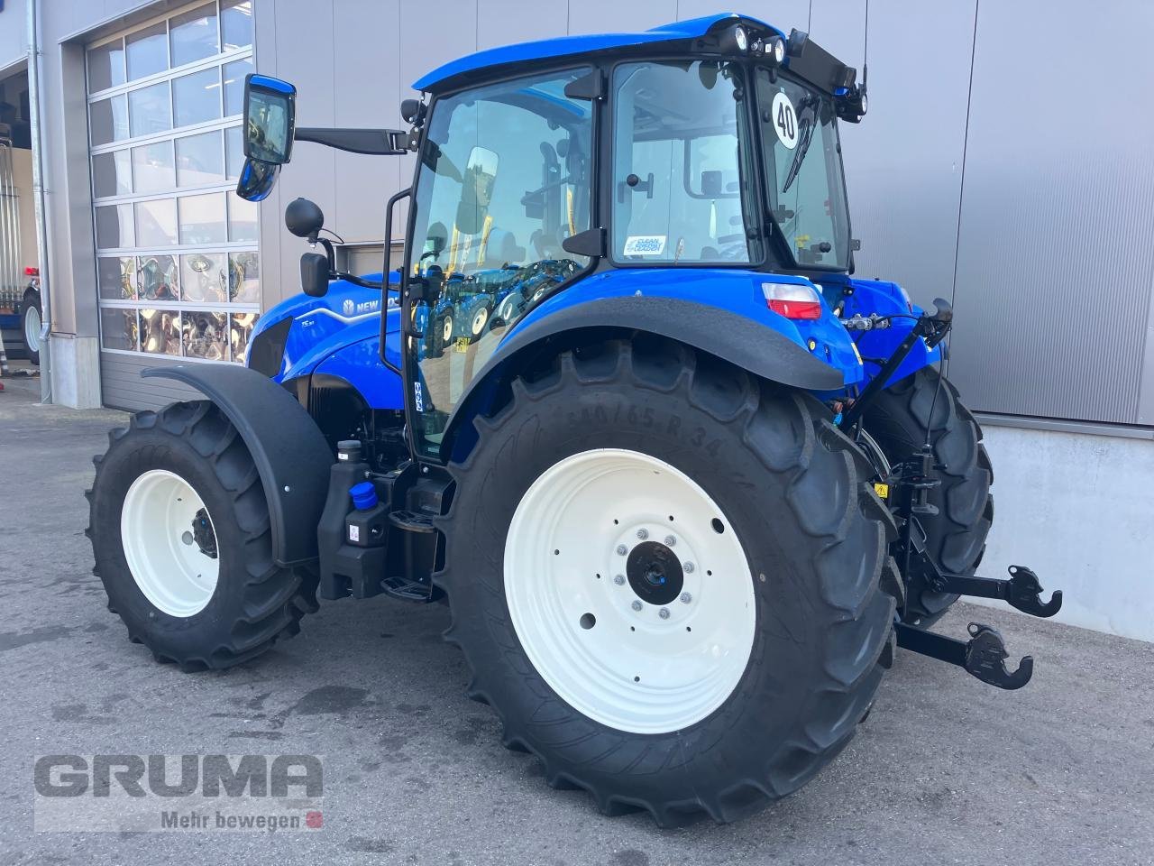 Traktor van het type New Holland T 5.90 DC, Neumaschine in Egg a.d. Günz (Foto 3)