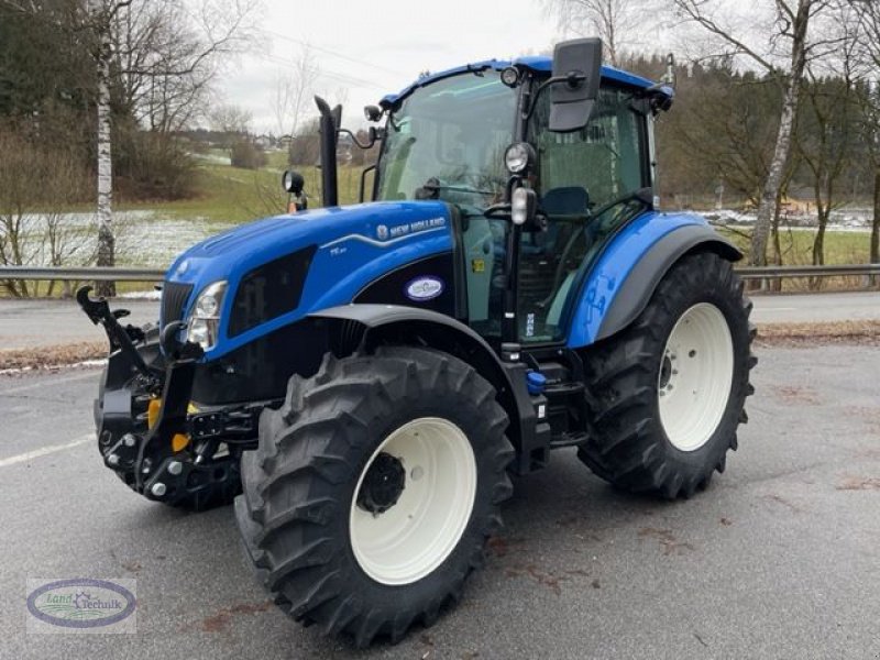 Traktor of the type New Holland T 5.90 DC, Neumaschine in Münzkirchen (Picture 1)