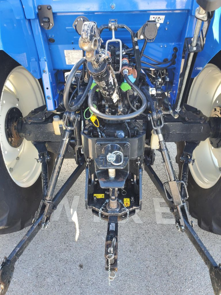 Traktor of the type New Holland T 5.95, Gebrauchtmaschine in Montauban (Picture 6)